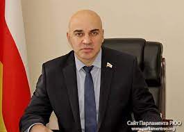 Алан Алборов поздравил Лашу Ашуба с Днём Победы и Независимости Республики Абхазия