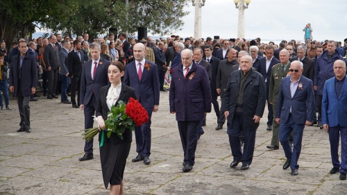          В Абхазии отмечают 77-ю годовщину Победы в Великой Отечественной войне
