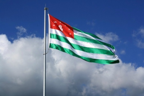 Лаша Ашуба поздравил народ Республики Абхазия с Днём Государственного флага