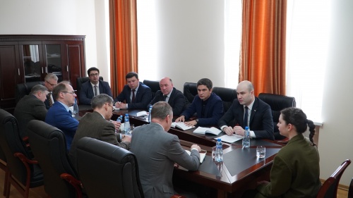 В Парламенте Республики Абхазия обсудили вопросы ситуации на Южном Кавказе 