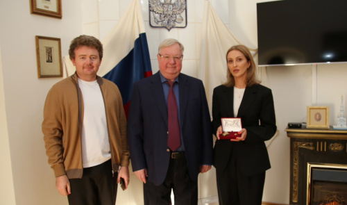 Сергей Степашин вручил Алисе Гулария орден Великой княгини Елизаветы Фёдоровны