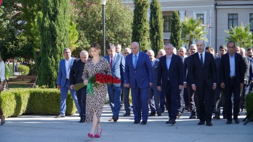 Депутаты Парламента почтили память погибших в войне