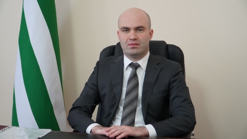 Спикер Народного Собрания – Парламента Республики Абхазия Лаша Ашуба  поздравил народ Республики Абхазия с Новым годом