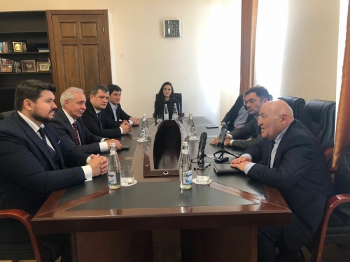 В Парламенте Республики Абхазия прошла встреча с делегацией из КЧР