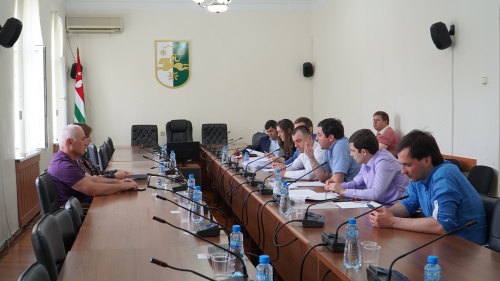 Имҩаԥысит Аԥсны Жәлар Реизара - Апарламент Аҳәынҭқарра-зинтә политиказы аилак изаамҭанытәиу аилатәара