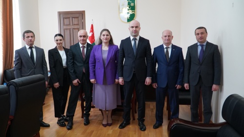 В Парламенте Республики Абхазия прошла встреча с делегацией Верховного суда Республики Южная Осетия