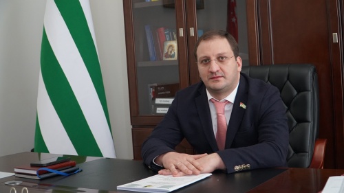 Александр Коршунов поздравил Астамура Аршба   с избранием его  на пост заместителя  Спикера Народного Собрания – Парламента Республики Абхазия