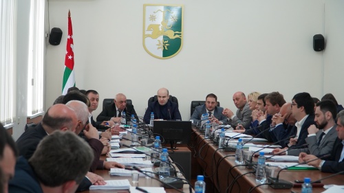 Имҩаԥысит Апарламент изаамҭанытәиу ҭагалантәи асессиа аилатәара